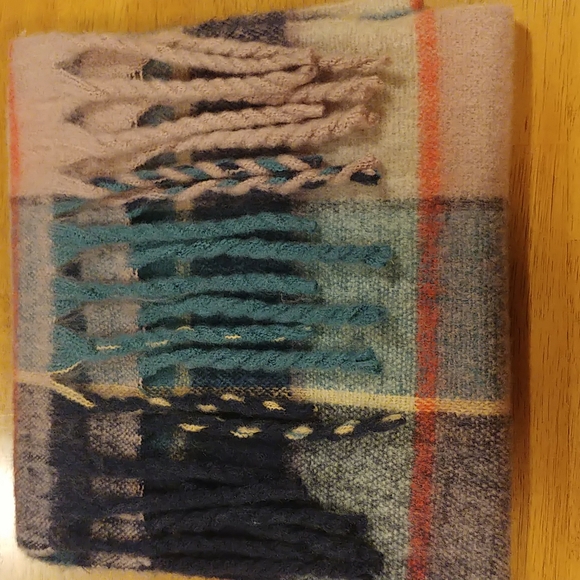 NWT🧣Old Navy-Long Scarf/Wrap Winter Warm Long Fringe - Picture 4 of 6